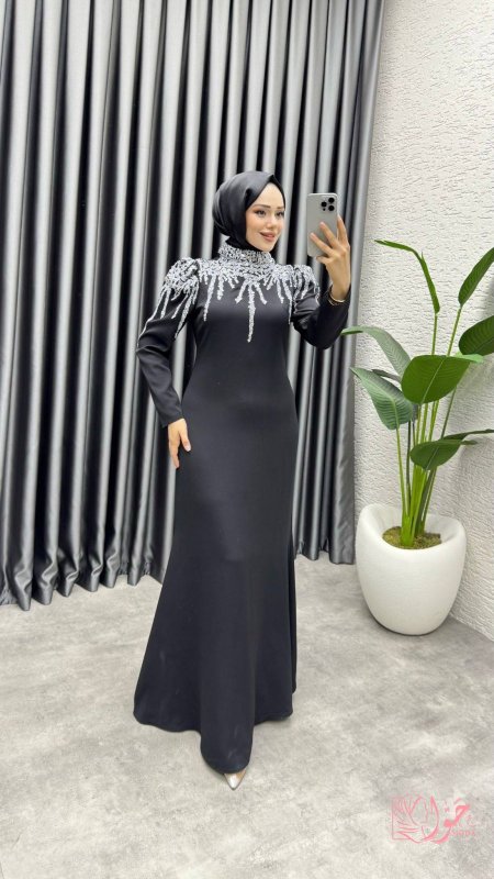 أسود