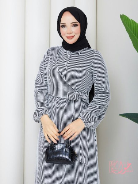 أسود